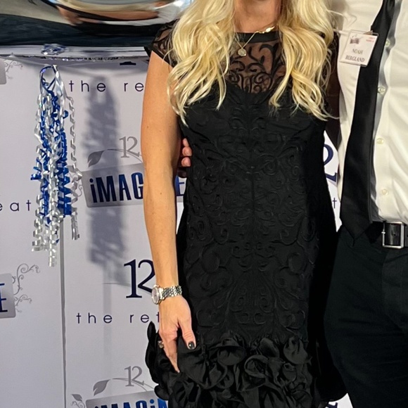 GUESS Floral-Lace Ruffled-Hem Sheath Dress - Picture 4 of 4